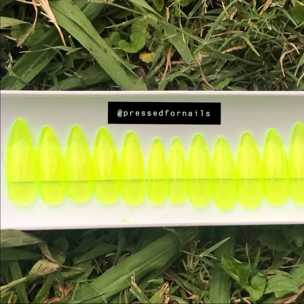 Press on nails